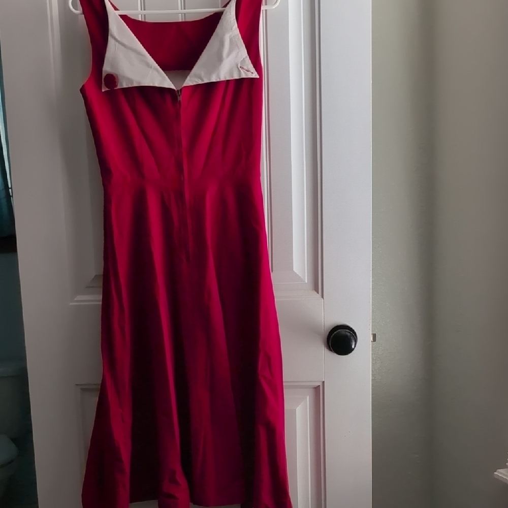 Bettie Page Elegant Backless Red Dress - Picture 4 of 8